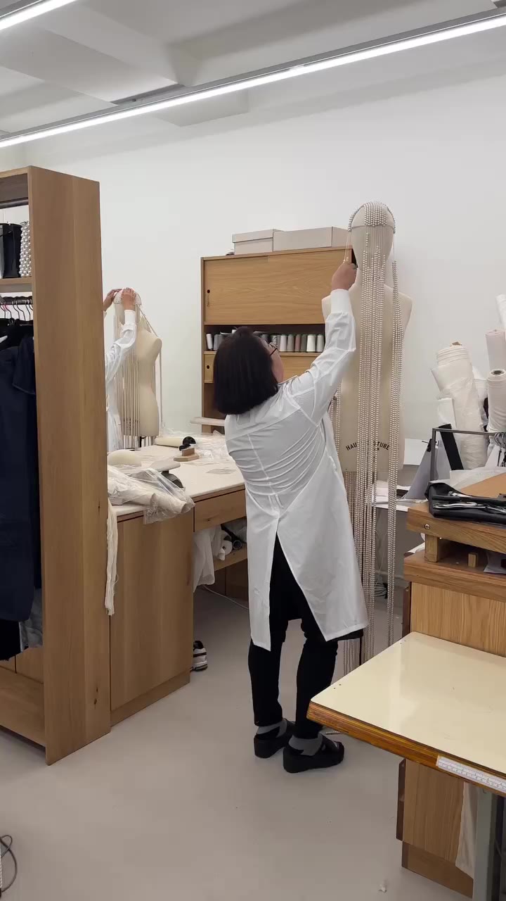 In the making of special orders at l’atelier de la @maison_kimhekim 🖤