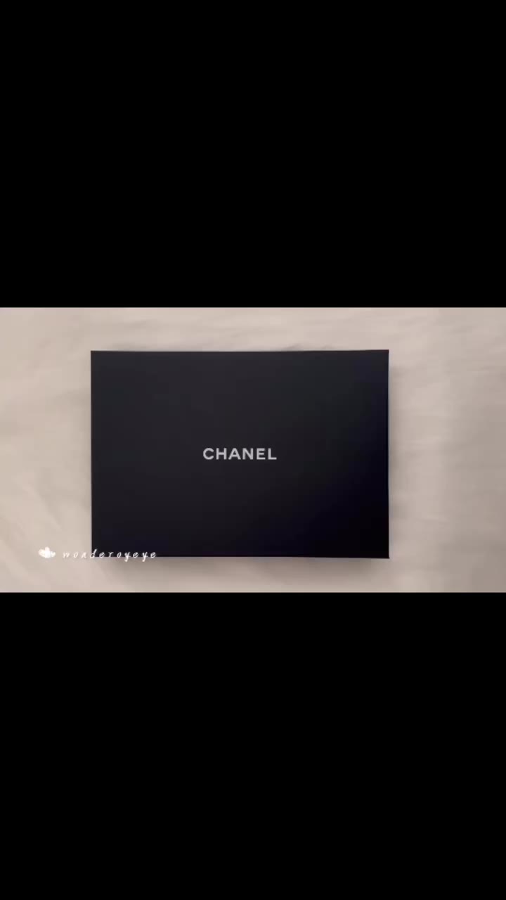 Unboxing video!!! 💙23K beige pearl crush wallet on chain💙 ✅Available ✨$4xxx…