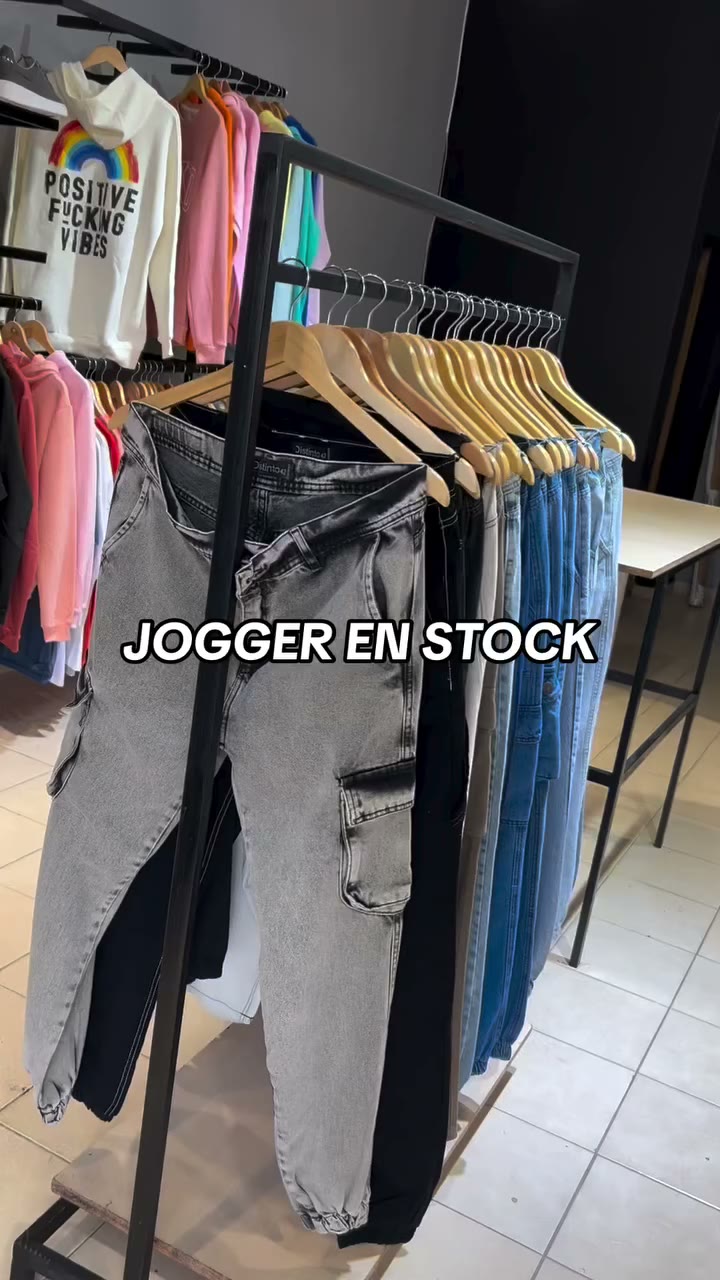 Jean mom? Tenemos. Jogger cargos? Hay. Jogger lisos? También. Que esperas para…