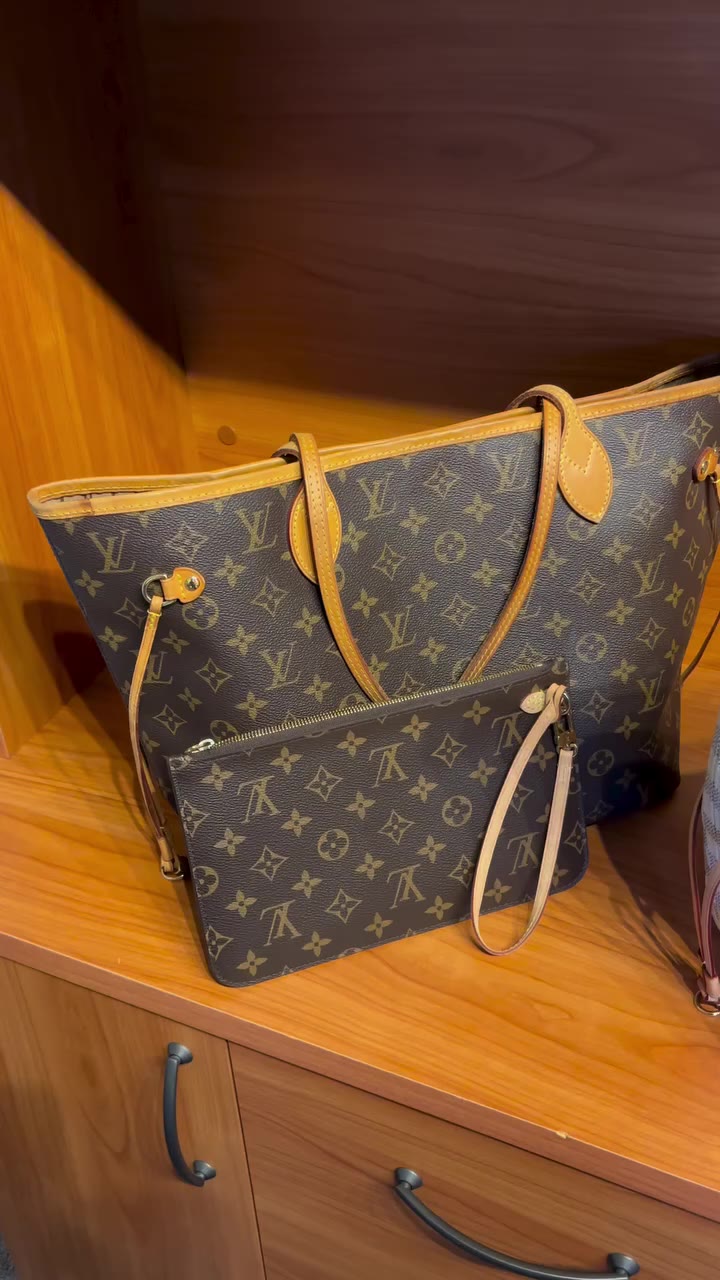 Monogram Neverfull Mm Very good condition Includes dust bag 12 x 11 8️⃣9️⃣8️⃣…