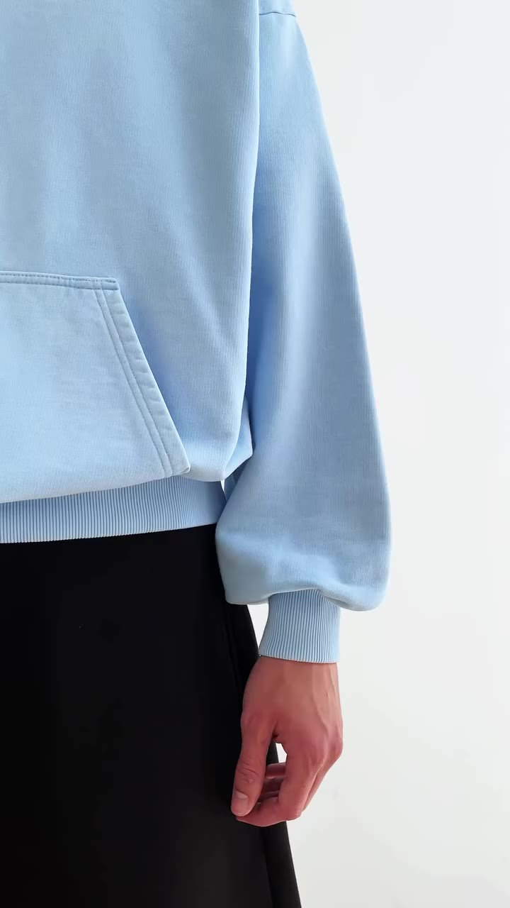 DROP 25.07 I 20.00 Bluza boxy baby blue w efekcie washed. Oparta na dzianine…