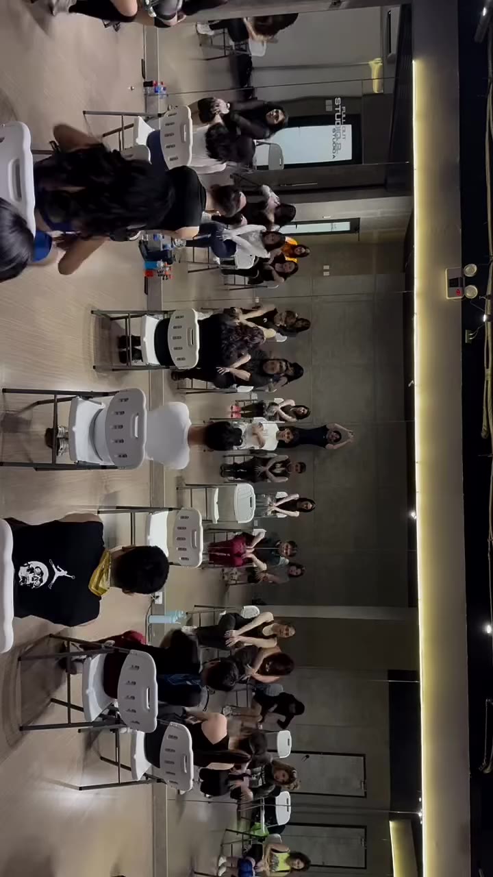 Chair Class by @marcdevonnn @full_____out