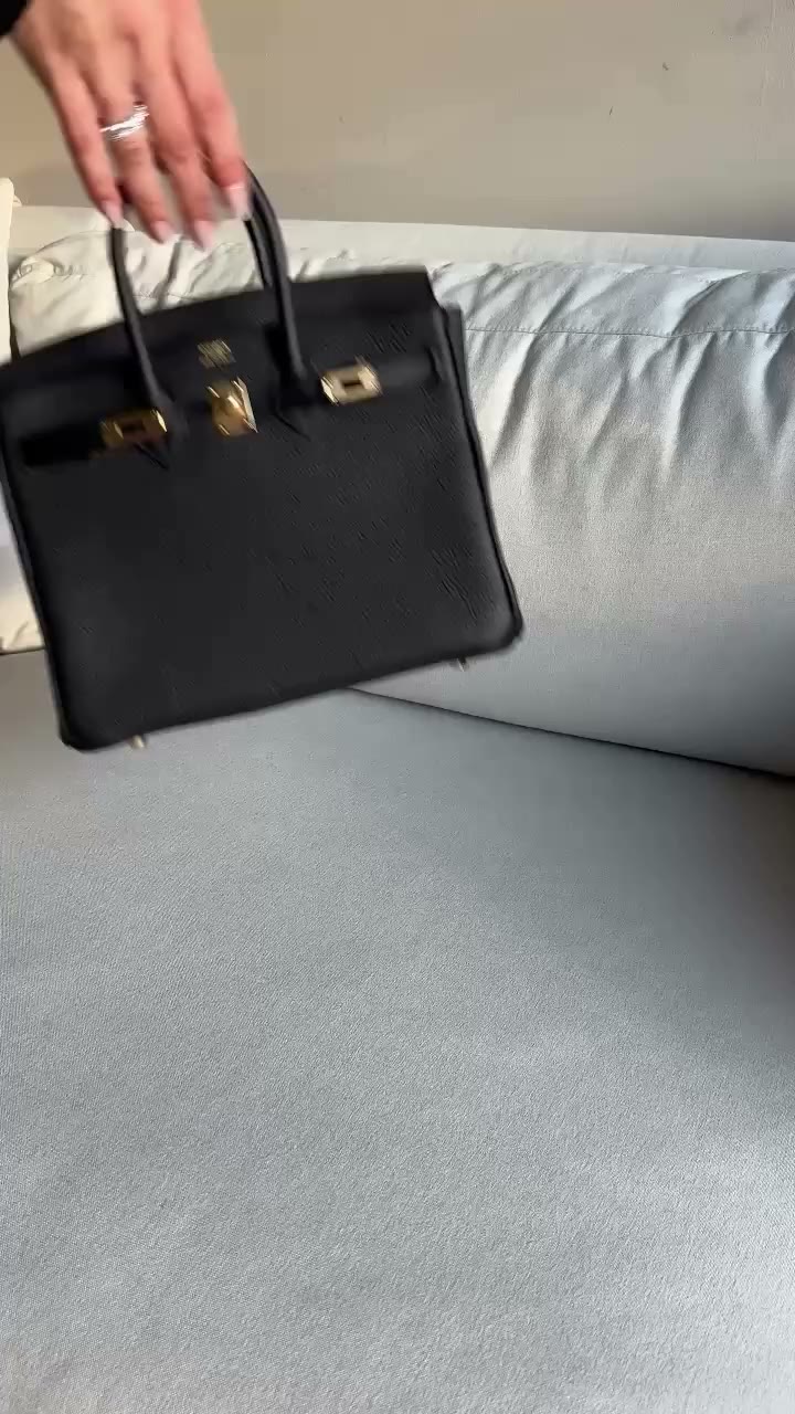 Chic and Organized: This Birkin 25 with a Touch of Functional organizer in…