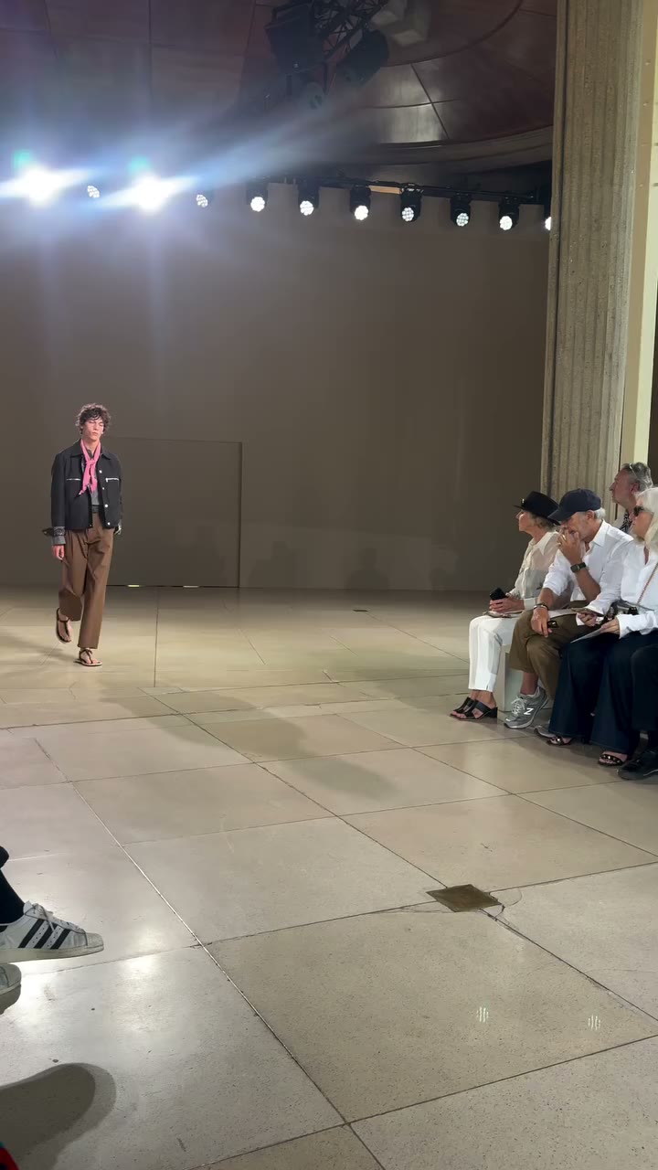 L’homme Hermès, what else ? How is it possible to be that nonchalant, chic and…