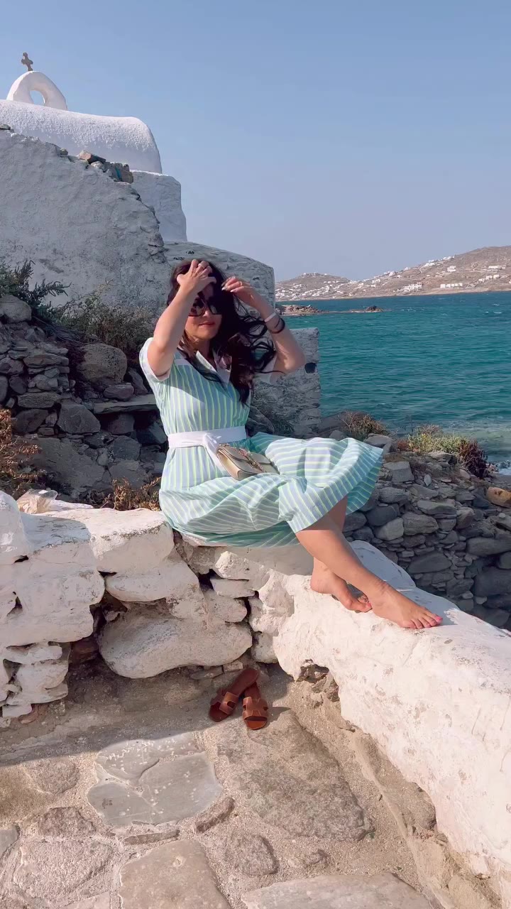 A little hommage to Mykonos in my Venusdress 🩵 #hommage #venus #venusdress…