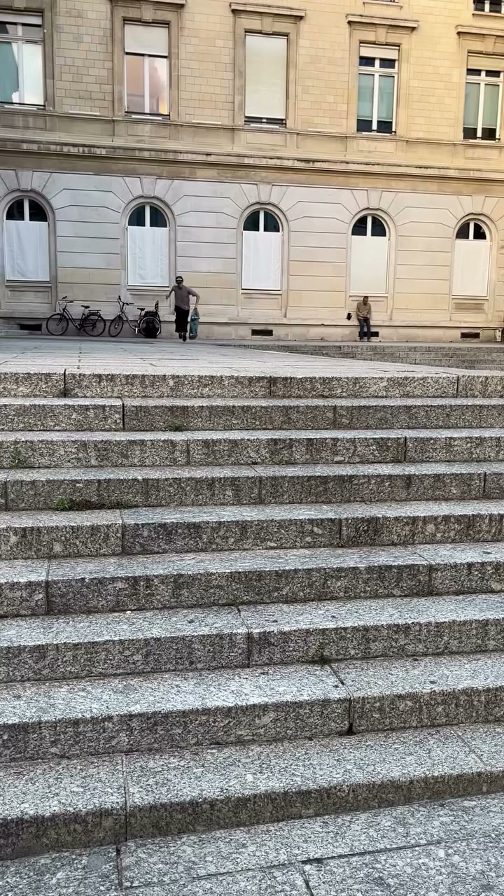 Amini in Paris season 3 Please name this trick 📮 @aminipanini
