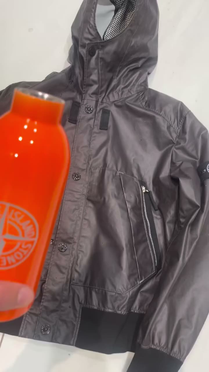 Stone island heat reactive jacket from 2010, change colour from brown to cream…