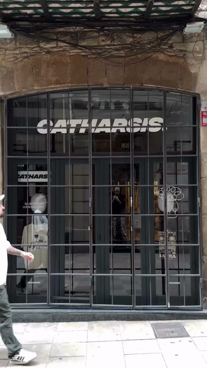 We are at Carrer dels boters 5, Barcelona 💛