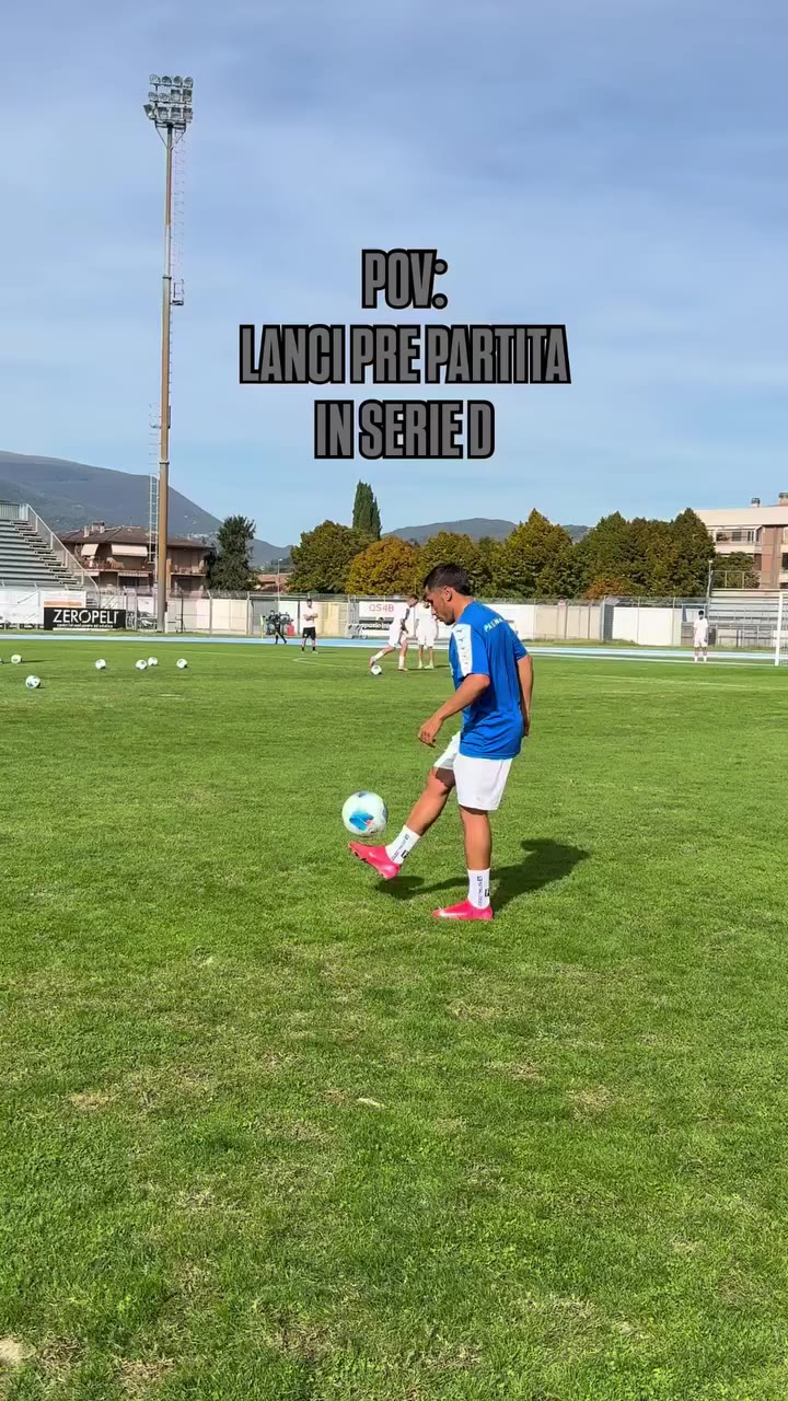 Con quale compagno ami fare i lanci in allenamento? ⚽️ #seried #asmr #pov…