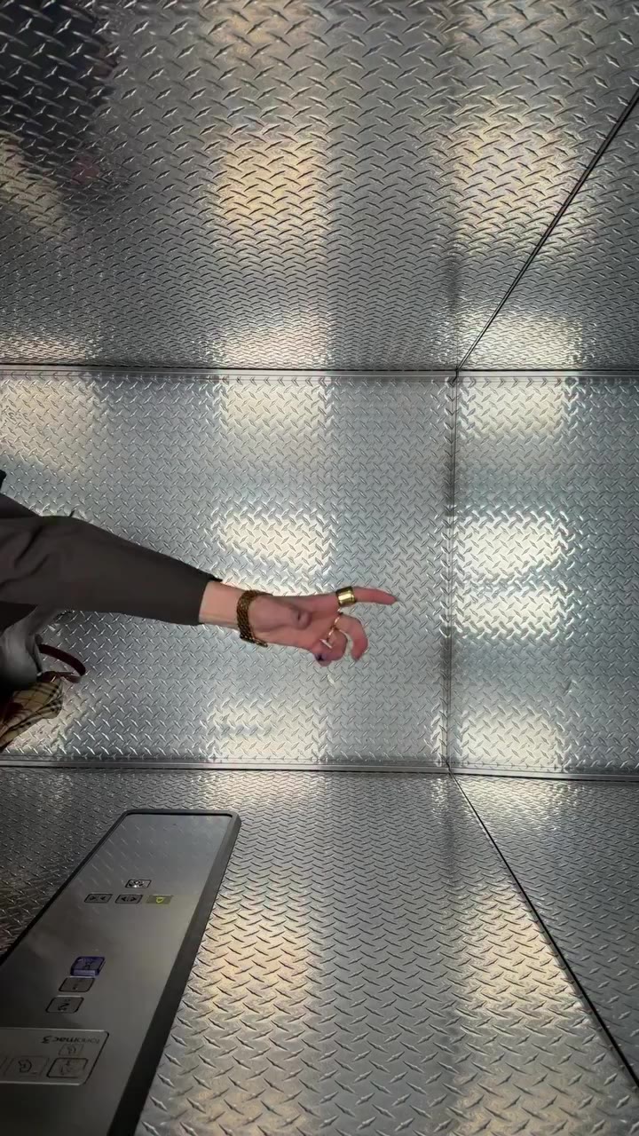 A whole mood in the elevator 🛗 . . . #outfitoftheday #outfitinspo #outfit…