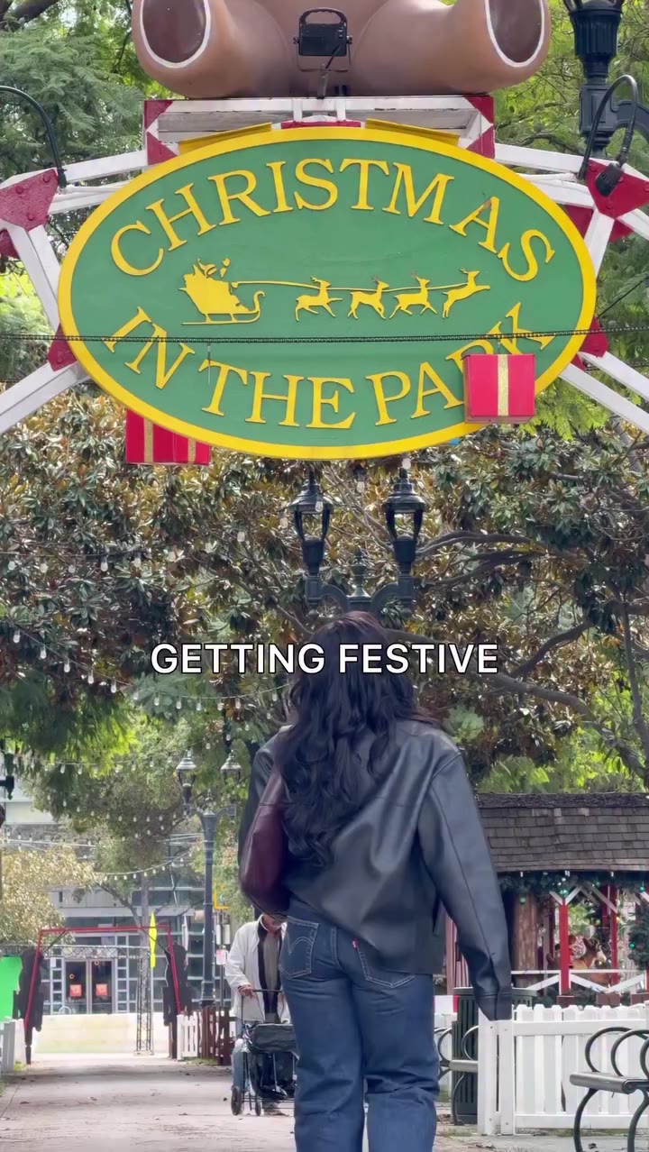 ‘tis the season in my @levis 🍂🌲 #levispartner