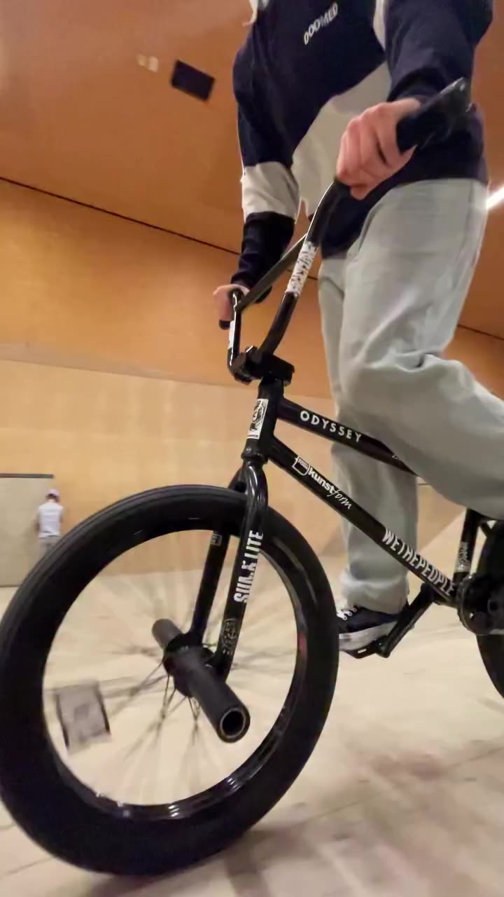 New bike feels amazing. 🤳🏼: @moneybitch_tom @vans_europe @wethepeoplebmx…