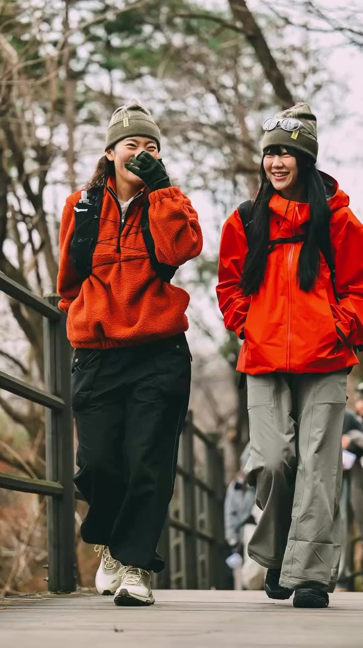 안산에서의 두번째 세션 가벼운 하이킹으로 숨을 고르며 몸을 깨우고 하산 후엔 따뜻한 브런치로 에너지 충전 🌿🥾☕️ #FLYHUMANFLY