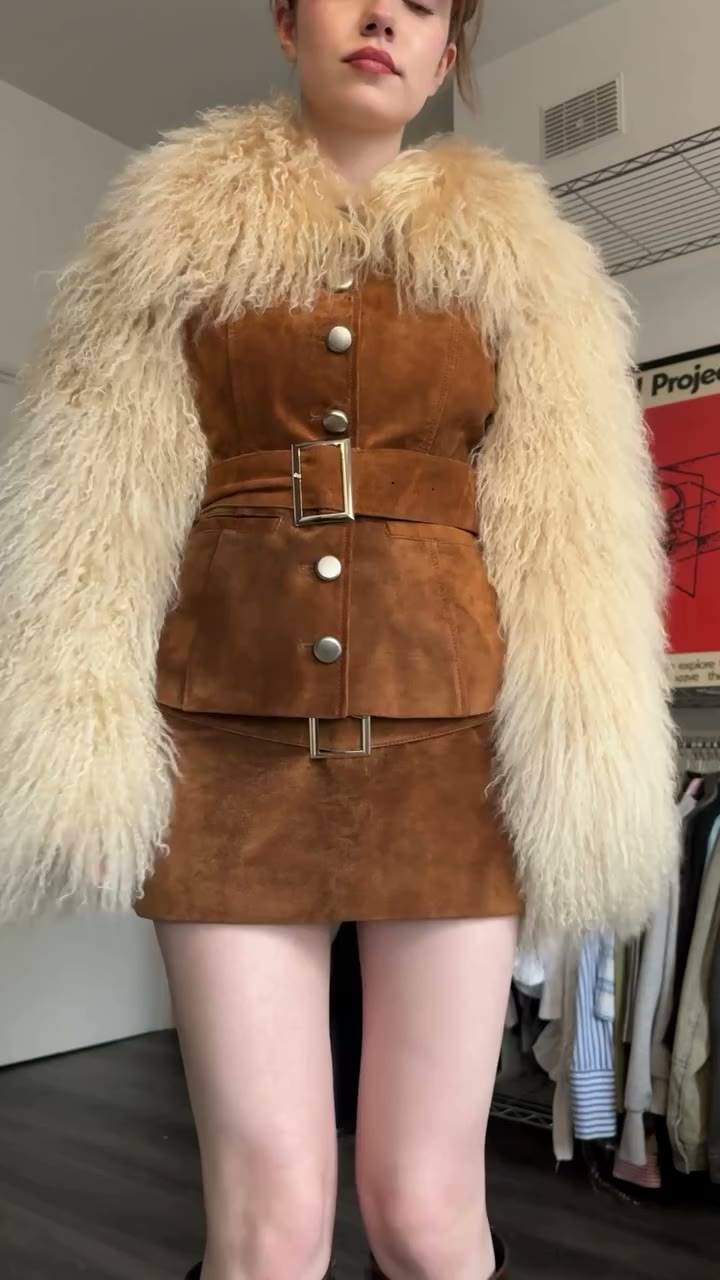 @fayeomm in the Tan Suede Mongolian Coat and Mini-skirt set🤎