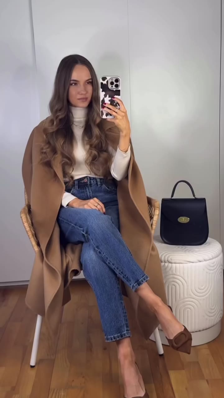 Original Bloomsbury in Navy worn beautifully by @rebekabarath 💫✨😍