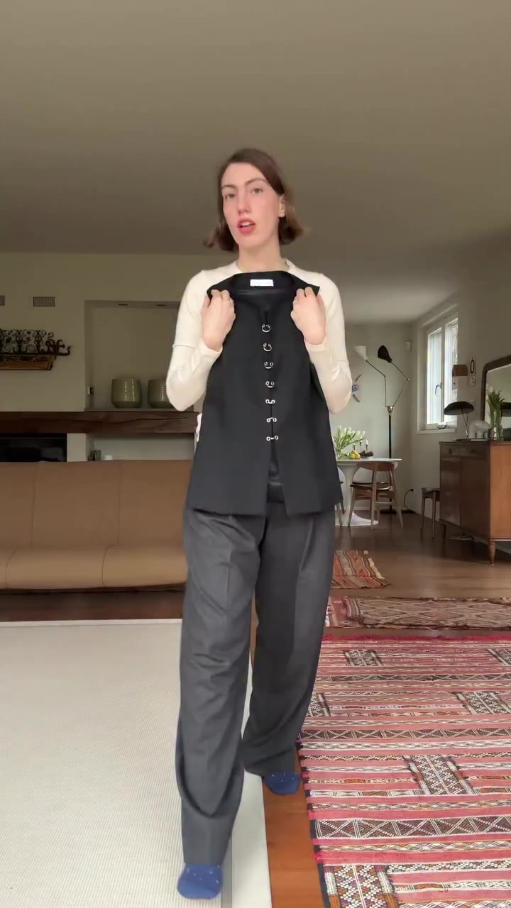I don’t know what to wear for a special event and my mom @rossa_imperfetta…