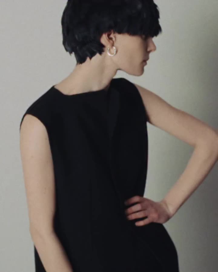 Layers of doubleface wool and goose coquille feather hair Fall Winter 2026…