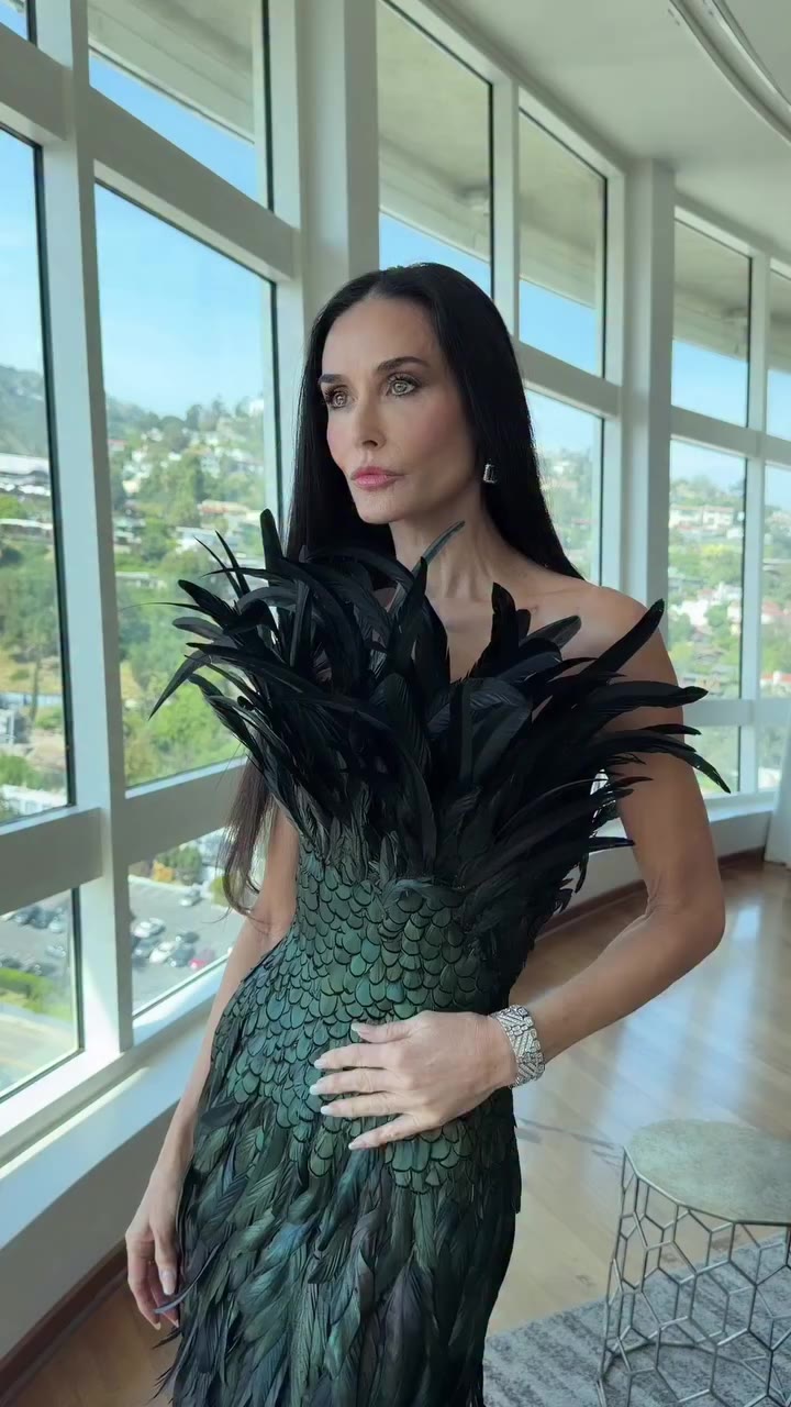 Moore Gucci for the Oscars Custom gown by @gucci Jewelry by @boucheron Styled…