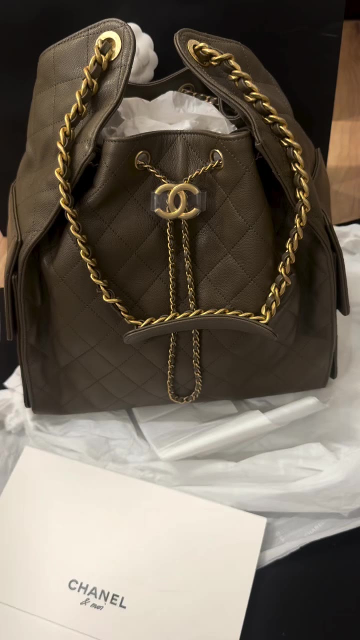 SPRING SUMMER 2026 CHANEL 25 MEDIUM Grained Calfskin & Gold-Tone Metal Dark…