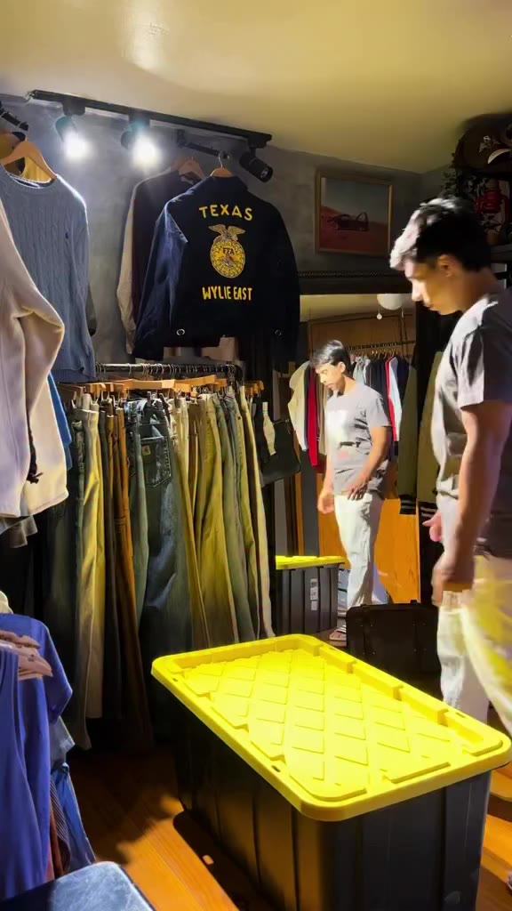 así se prepara un pedido de mayoreo en @aticovintage.str - si te interesa un…
