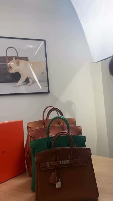 On this week’s agenda: Birkin sizes ❤️ #birkin #birkinsizes #hermesbirkin