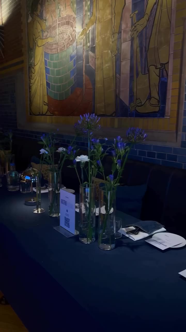 The Women’s Confidence Club by @ca 👖 With breakfast at @bistroberlage Thanks…