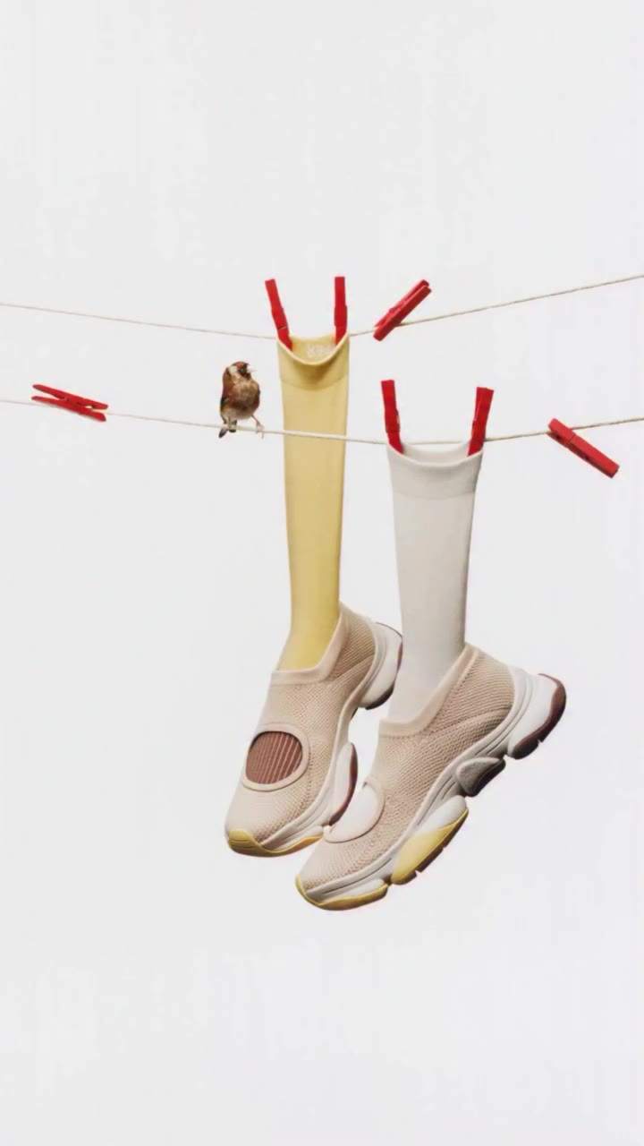 CAMPER × ISSEY MIYAKE “Karst Finch” Camper and ISSEY MIYAKE women’s line…