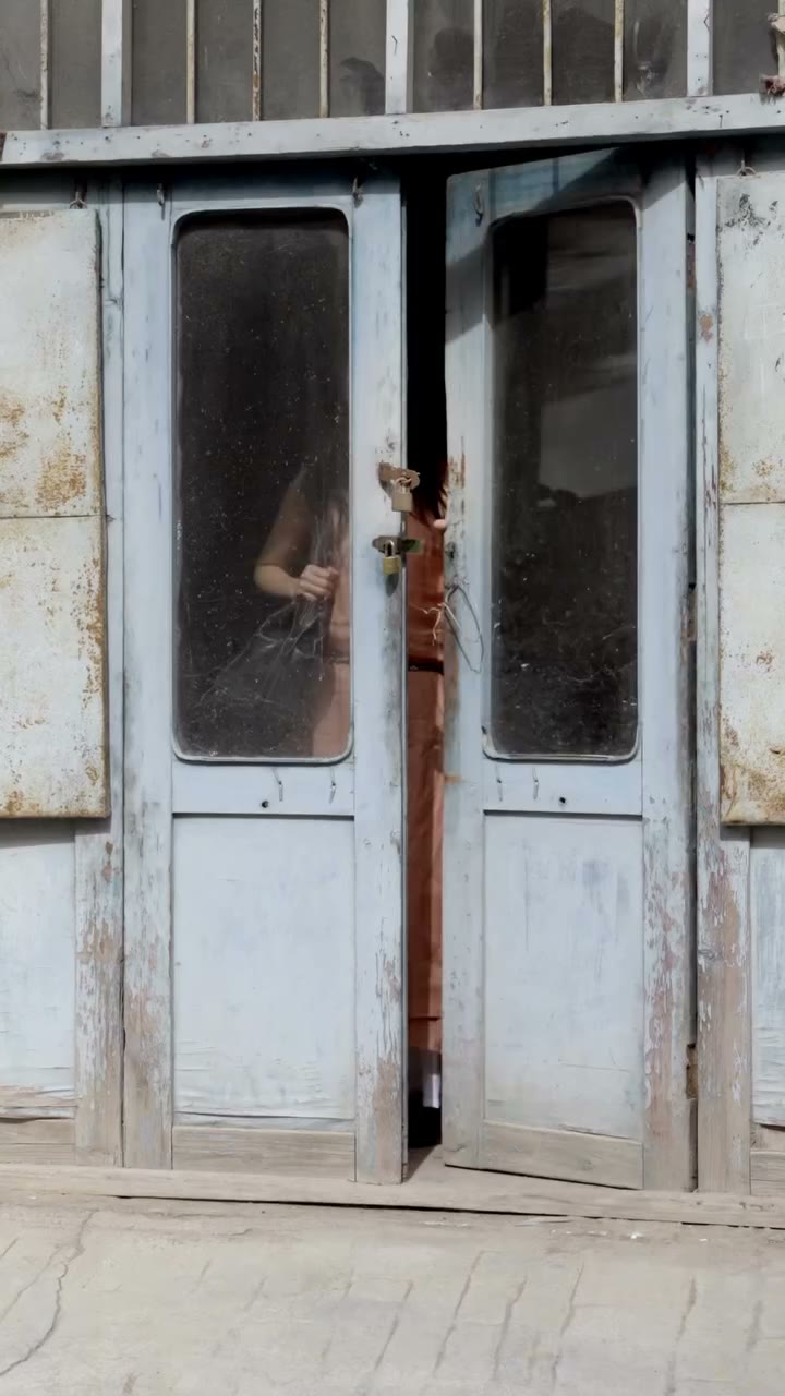 A quiet push of the door, and the journey begins. A bite of Shanxi flatbread…