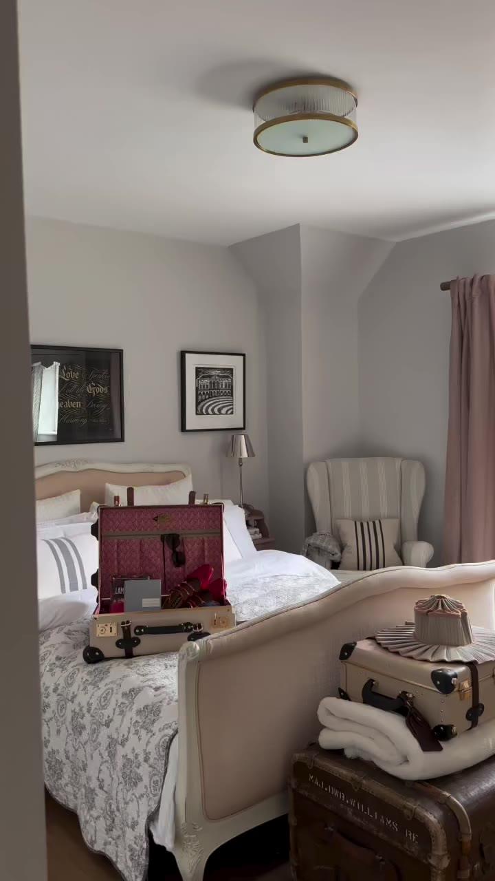 Take a peak inside with @rocking_the_cotswolds and #travelbeautifully into the…