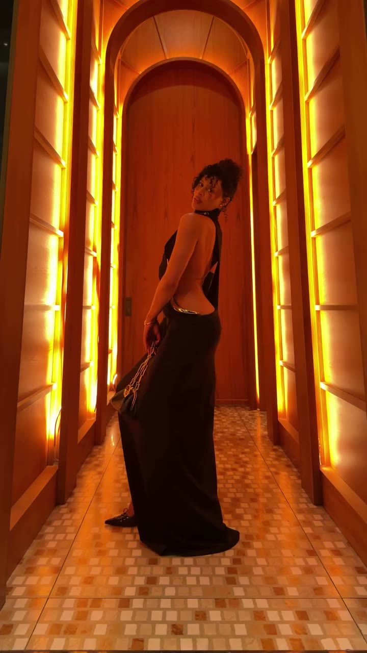Is Gown Yoga the new thing? Who’s down? #metgala