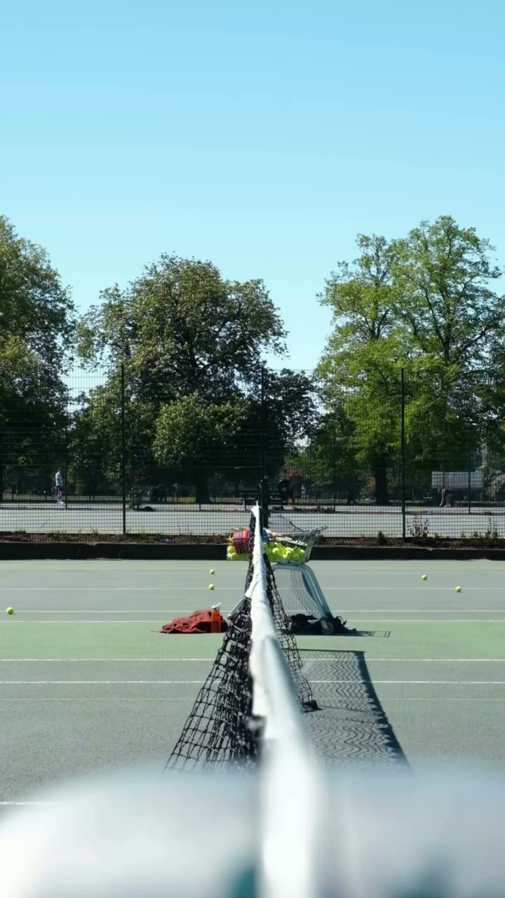 strawberries and cream courtside…?🍓🎾 #wimbledon #vondutch