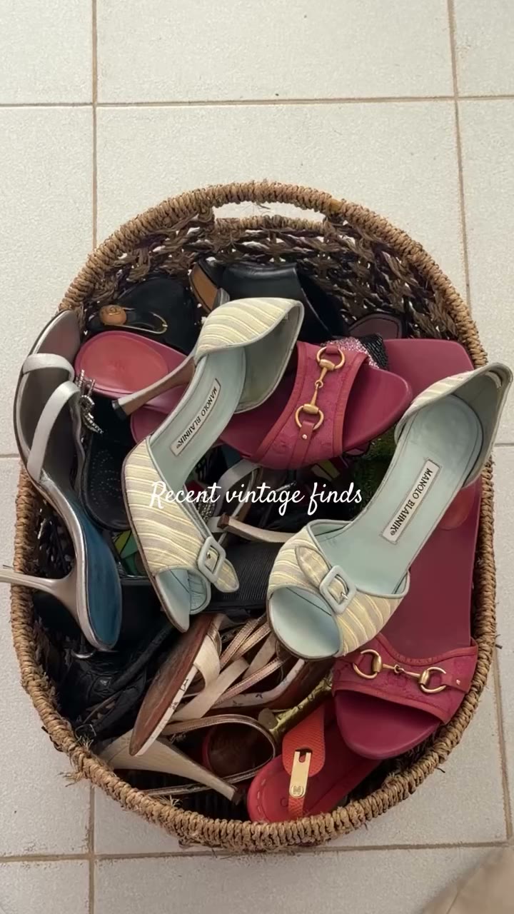 It was Blahnik with and H #vintagefind #vintageshoes #thriftfinds…