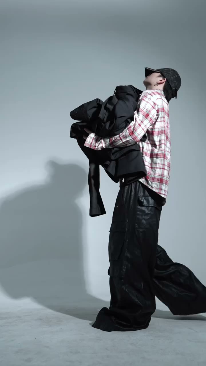 The wrong pair of pants can make streetwear forgettable, but stylish…