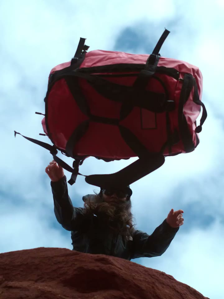 Dale vueltas, átala a un yak, llévala a la montaña o arrástrala por el barro…