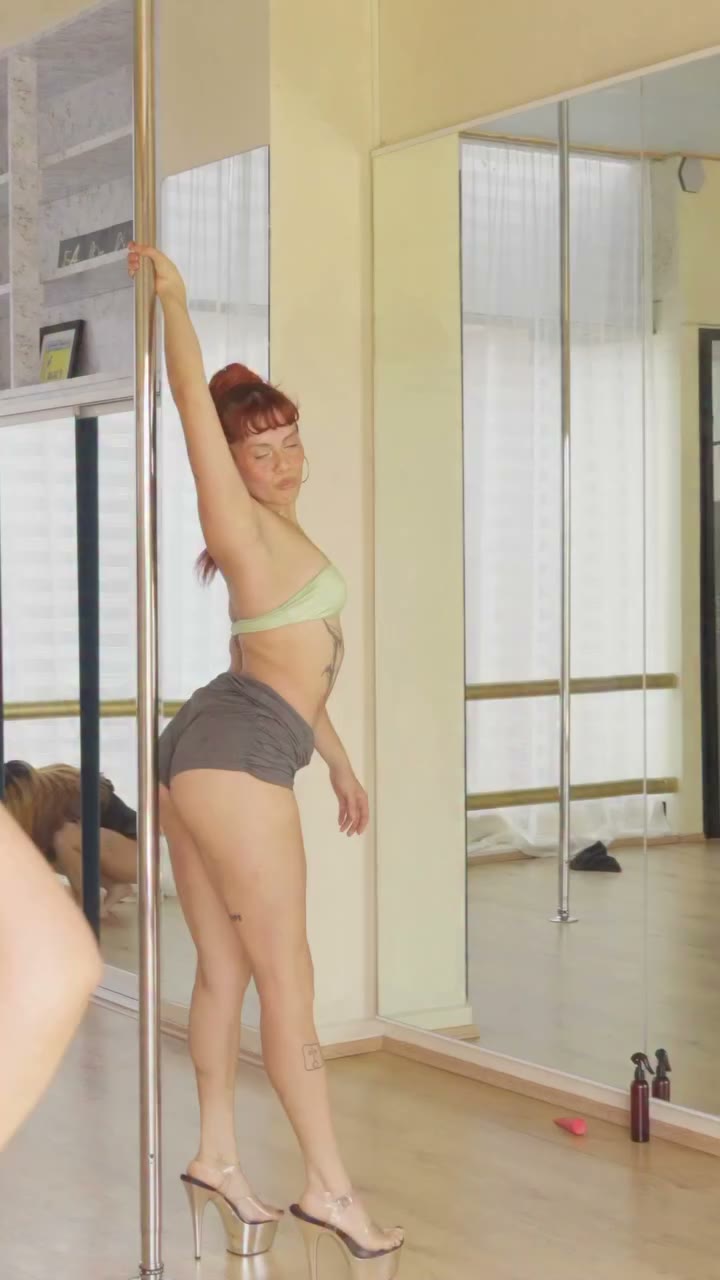 Primera clase de PoleDance nos vemos todos los martes 12:00 pm 🥰 📍…