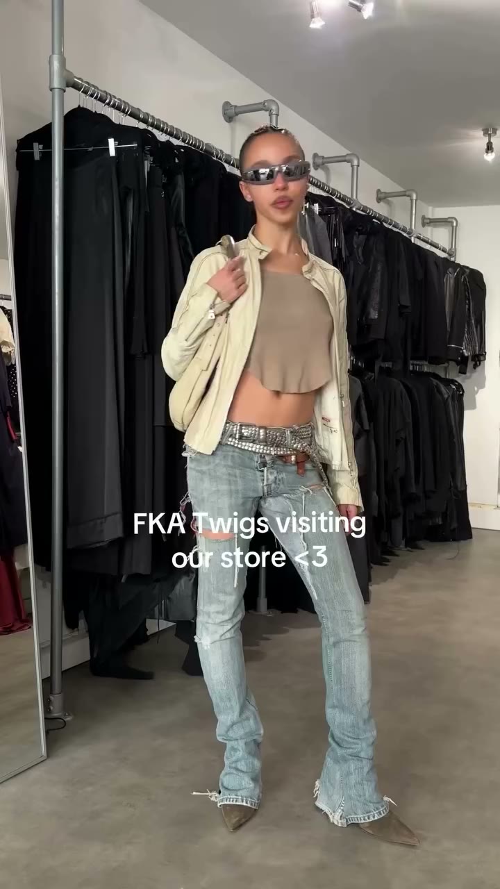 @fkatwigs visiting ESCO <3 Come find us too at 5 Rue du Pont aux Choux, 75003…