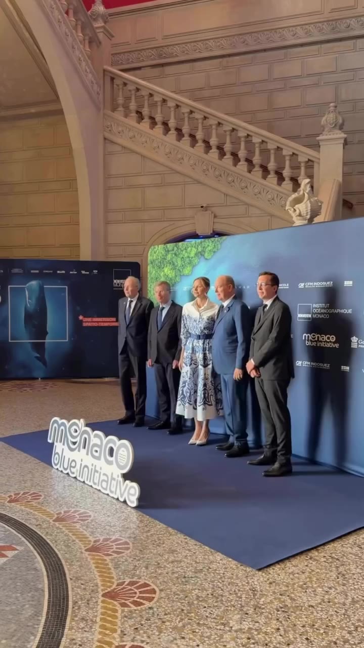The first time Princess Charlene wore @sararokaofficial was in May 2025. Like…