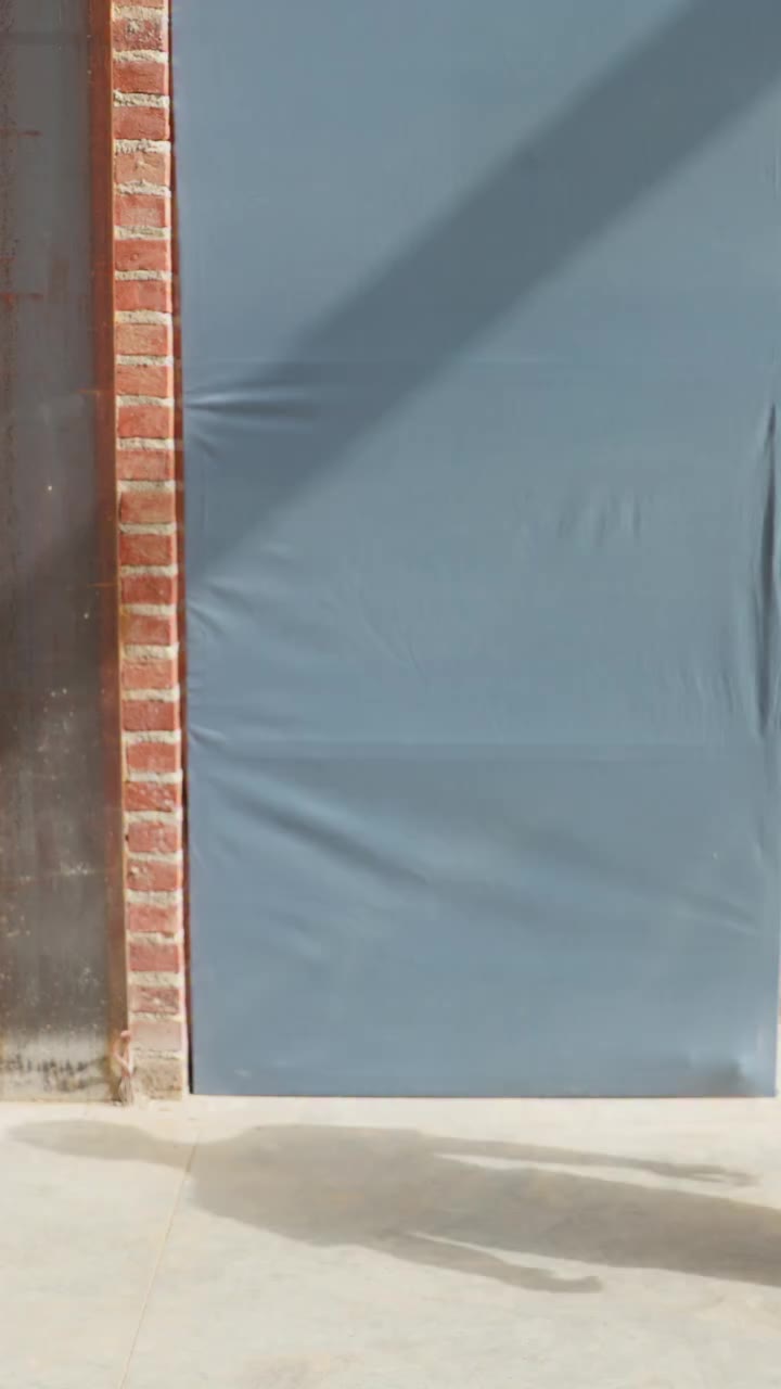 Inspiré de l’iconique marinière française, le t-shirt rayé homme 304 revisite…