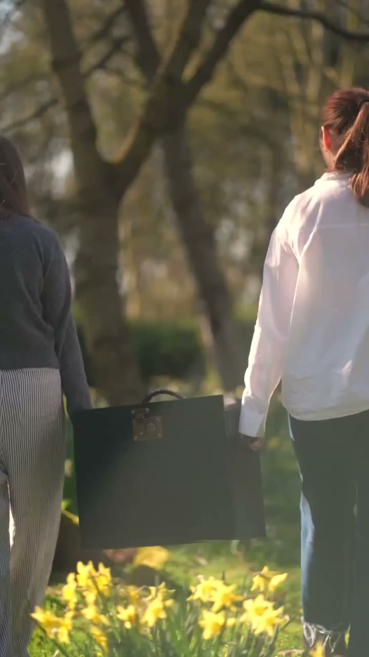 The perfect way to picnic, where you are. Our Ocellus Leather Mini Bar brings…