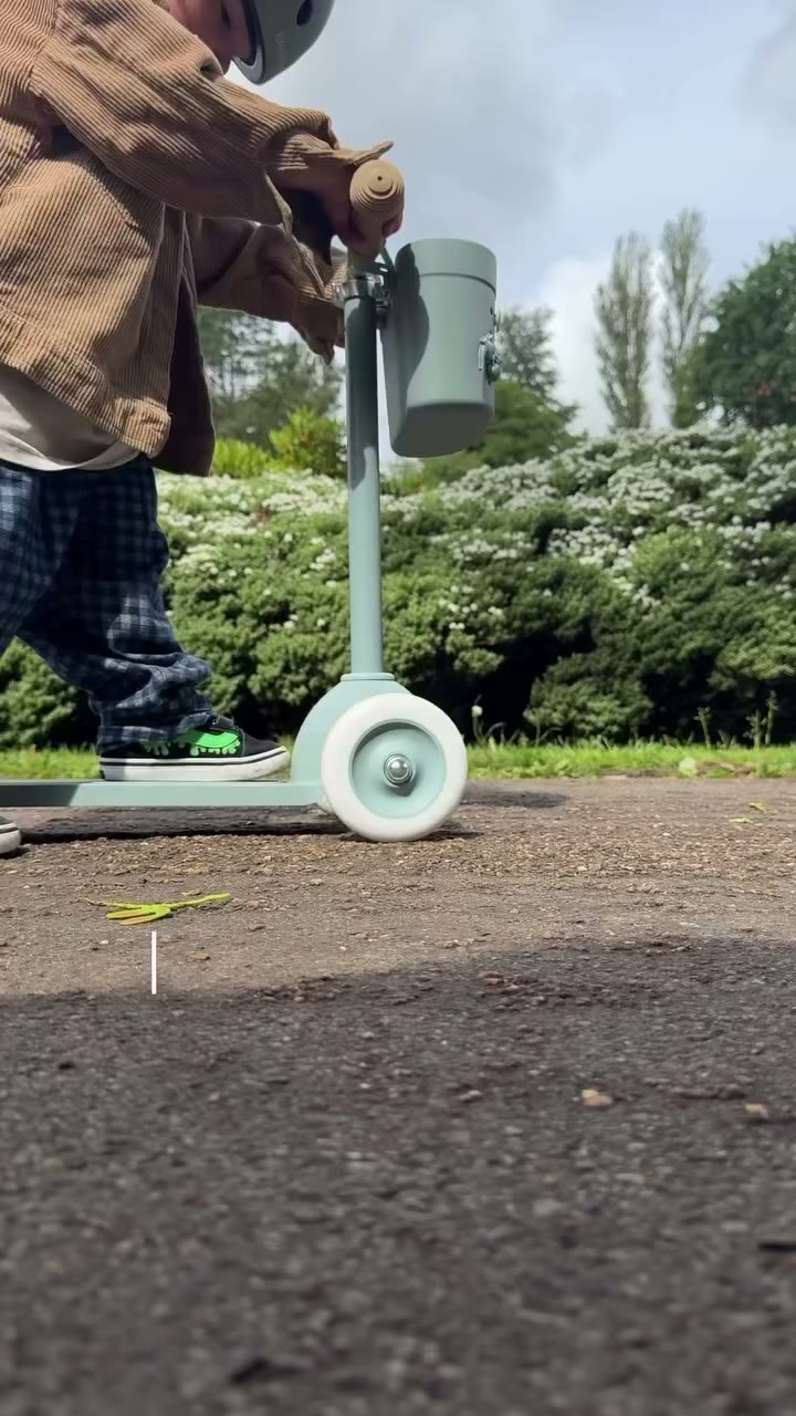 Designed for little explorers with big imaginations, the Banwood Eco Scooter…