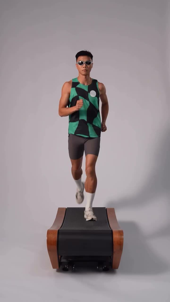 Green checker singlet Model is 178cm and 69kg, wearing size M Material - 79%…
