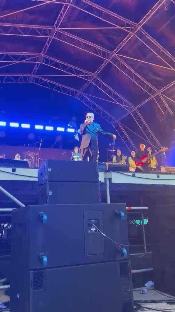 “Gotta love the British” ☔️ 🙌🏼 Madness keeping it real on Sunday night…