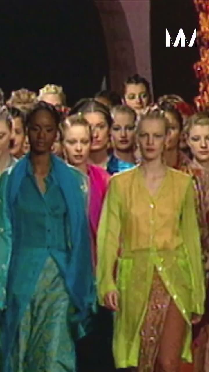 Dries Van Noten orchestrates his shows like no other. Over the course of his…