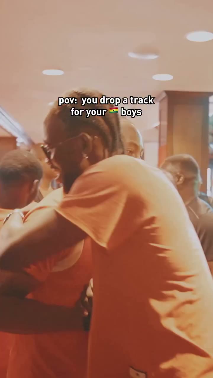 Watch to the end for peak 🇬🇭 vibes. @blacksherif_ pulls up to surprise the…