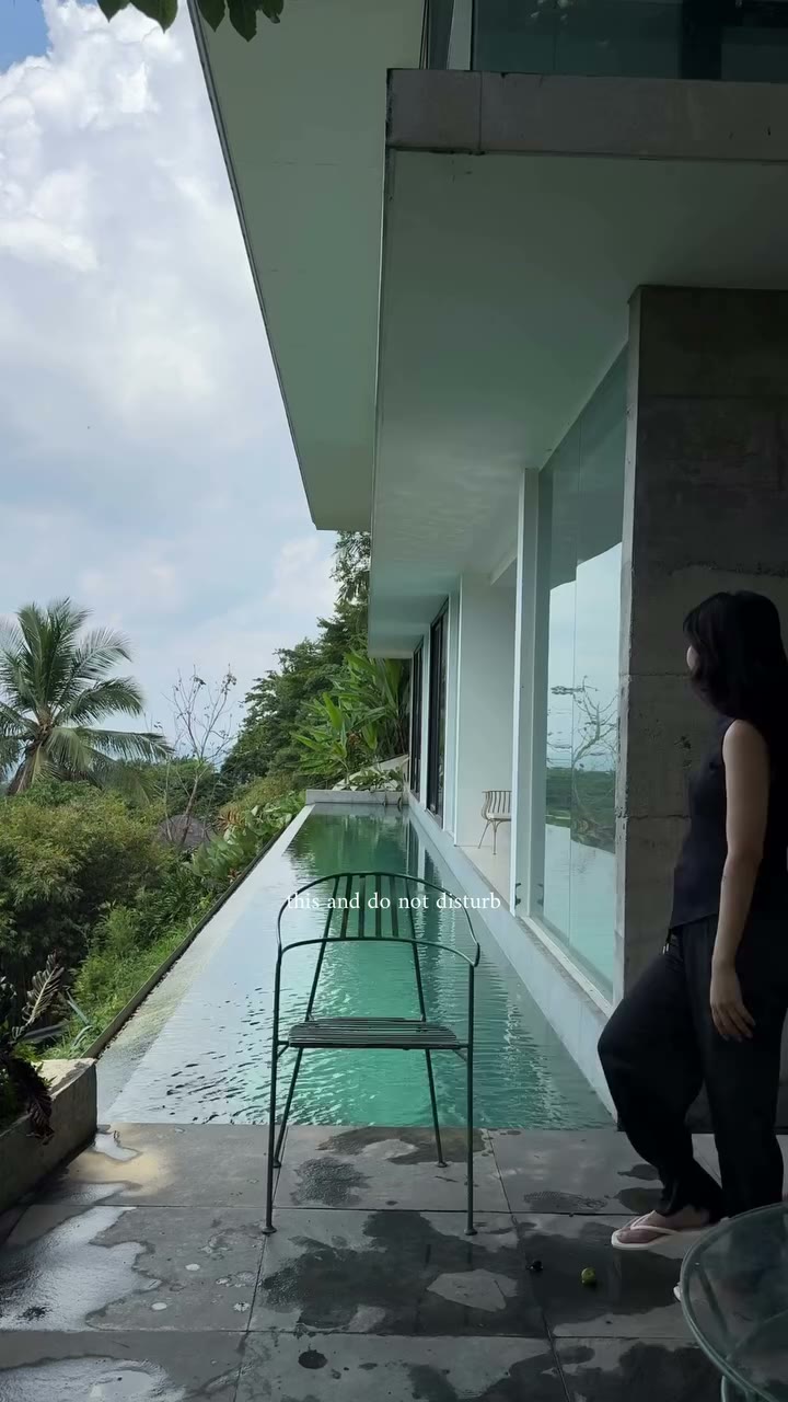 Vacation done right. The Hill House aesthetic is unreal! 😮‍💨💯 A perfect…