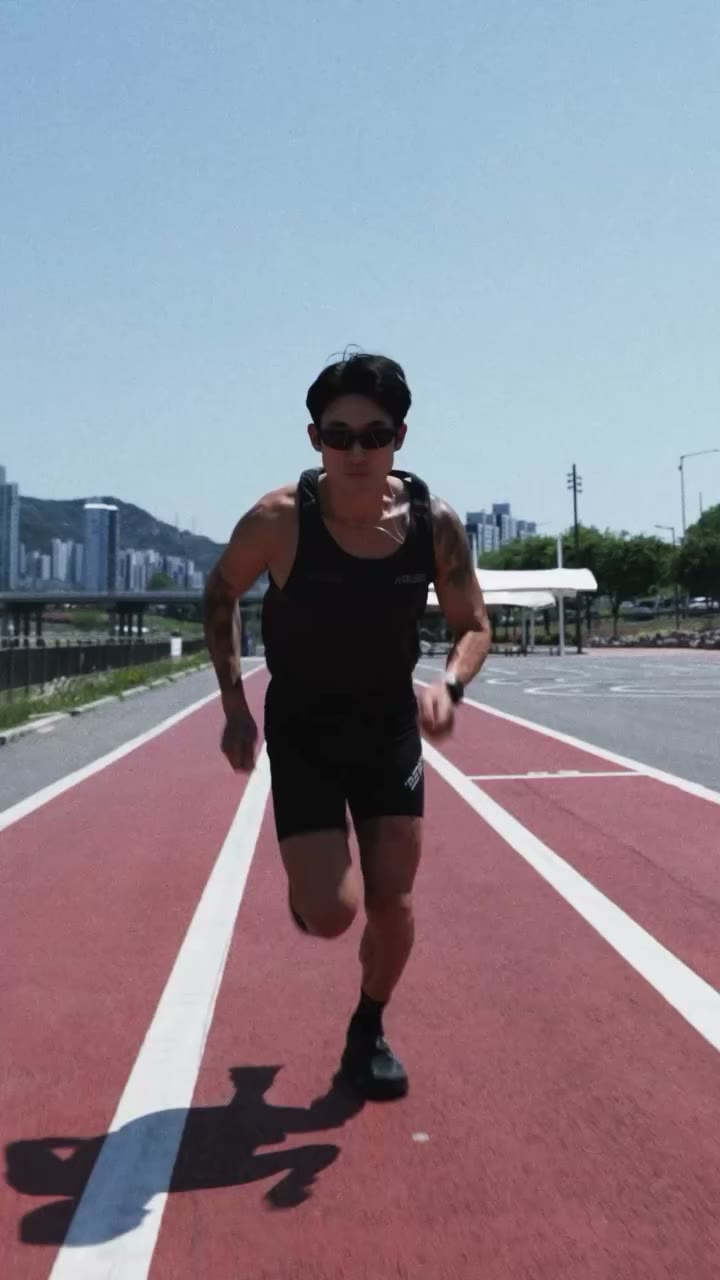 시작은 단순했을지라도, 매일의 달리기 속에서 우리는 더 높은 몰입을 마주합니다. 기록의 변화를 넘어, 달리는 행위 자체에 집중할 수 있도록…