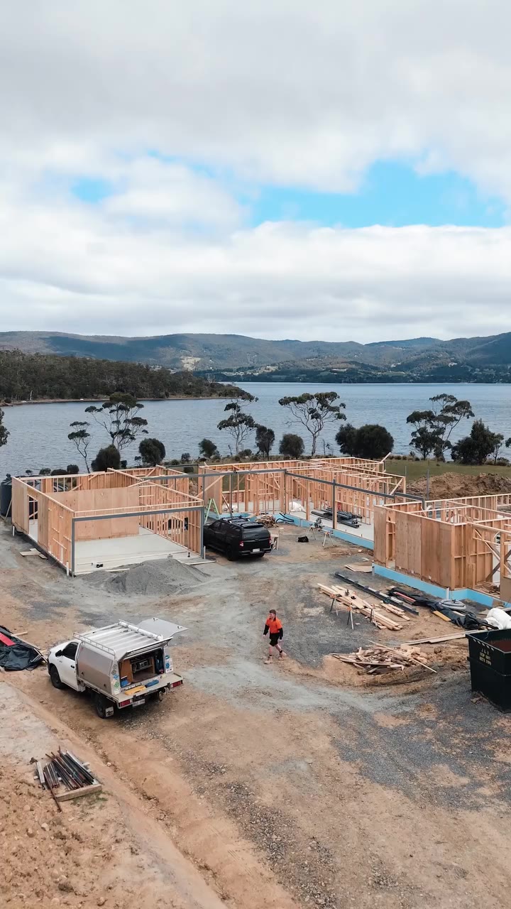 We know what you wear on site is as much about safety as it is looking good…