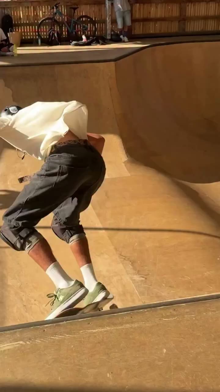 Primer día en Praga entrenando para el @mysticsk8cup . . . @skarte.ar…