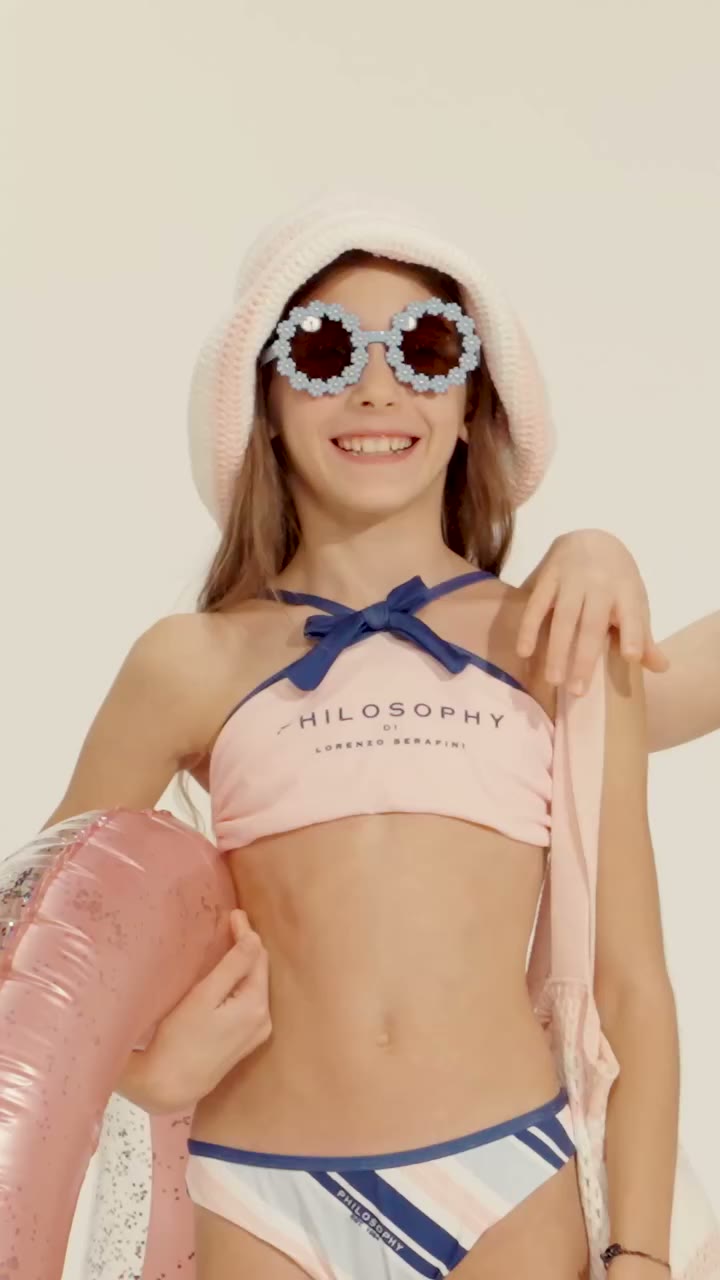 Summer days, laughter waves, and outfits made for fun. Discover the Philosophy…