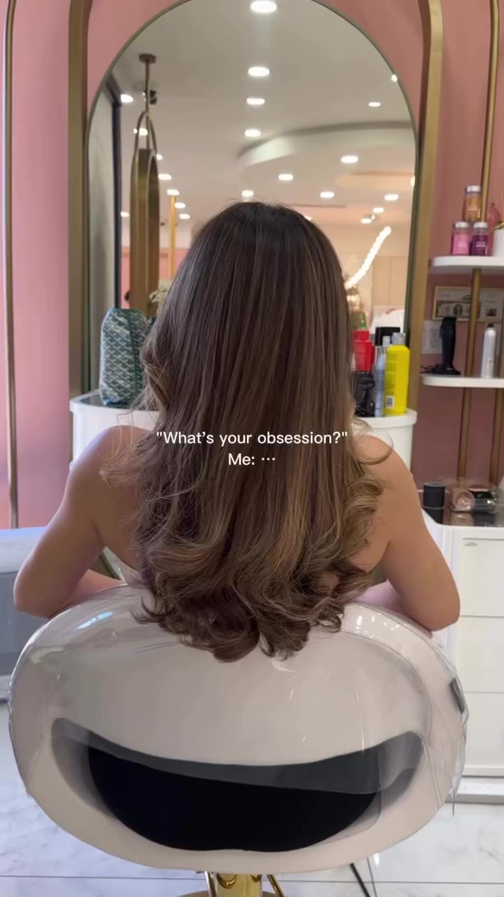 A blowdry is always on the itinerary 🤍🎀